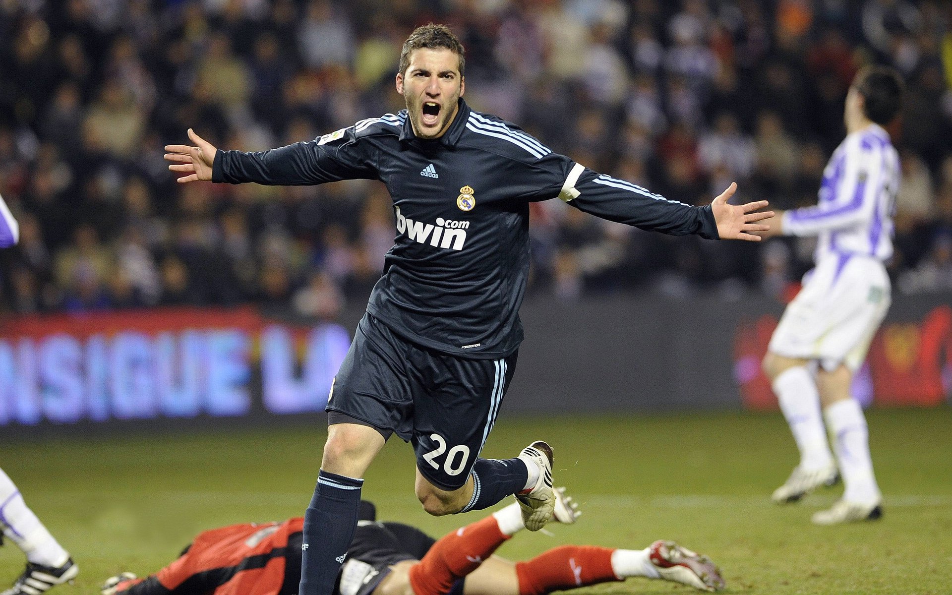 开云体育链接-足球换人策略成为媒体热议话题，足球比赛换人规则介绍